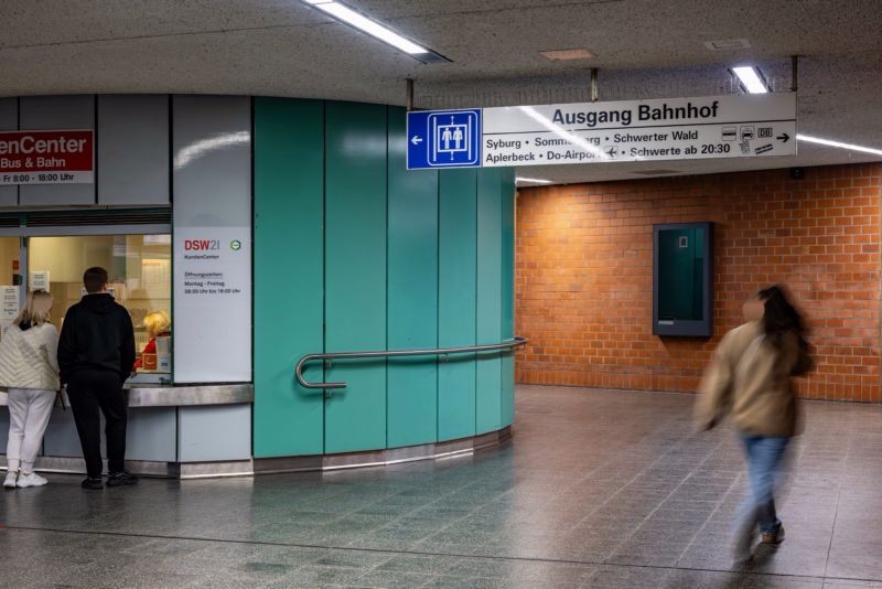 U-Bf Hörde, VTE Süd, re.v.Ausg.Hörder Bahnhofstr.