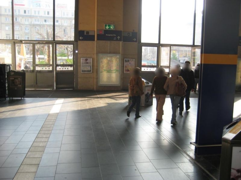 Hbf, Empfangshalle, Ausg. Vorplatz, 1. Sto.