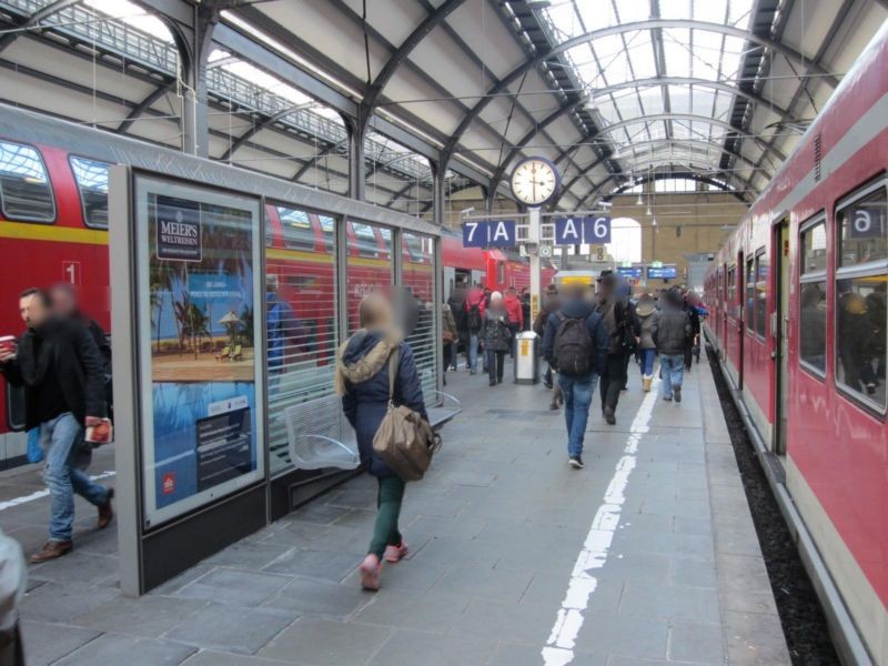 Hbf, Bstg., Gl. 6, in Sitzmöbel integriert