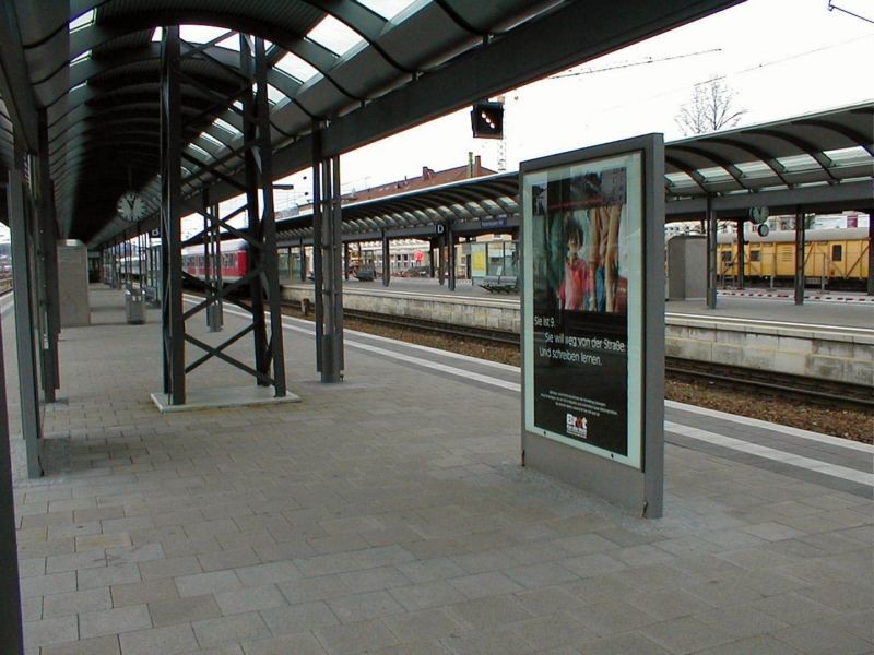 Hbf, Bstg., Gleis 4, 1. Sto., RS