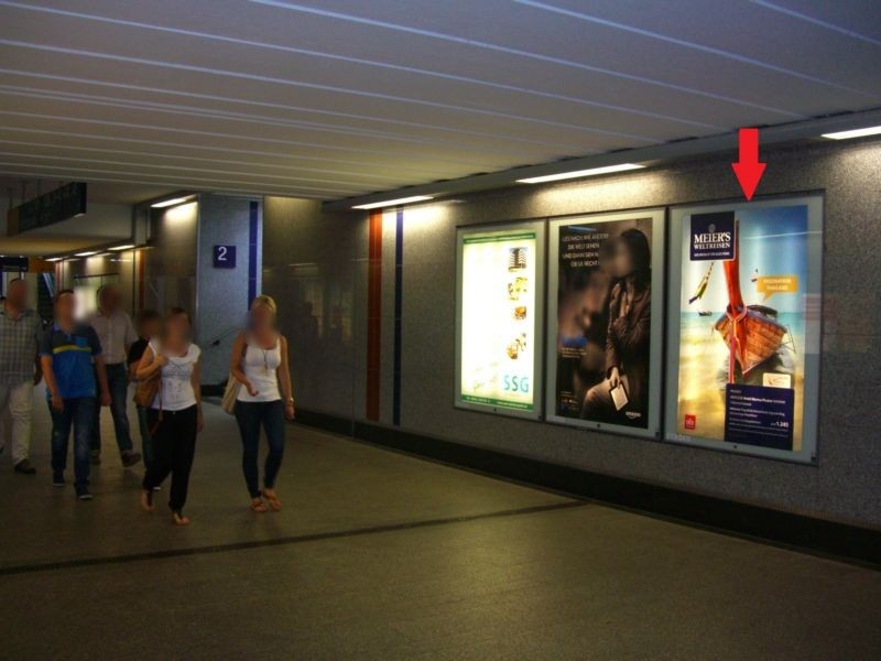 Hbf, Bstg.-Ufg. Ri. Zollamtstr. li., 1.Sto. re.