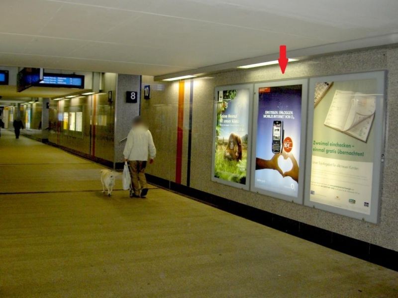 Hbf, Bstg.-Ufg. Ri. Zollamtstr. li., 2.Sto. mi.