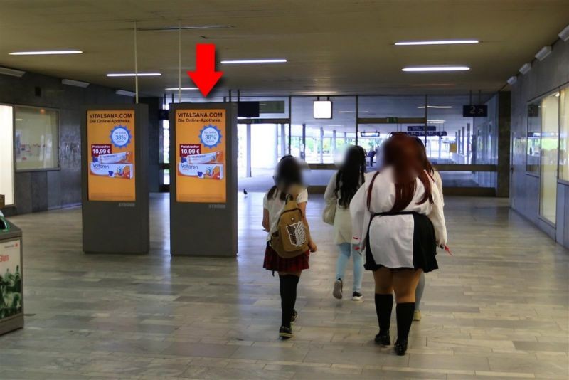 Hbf, Bstg.-Ufg., Nh. Aufgang Gl. 1+2, rechts