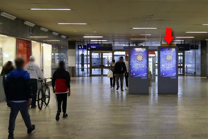 Hbf, Bstg.-Ufg., Nh. Aufgang Gl. 3+4, links