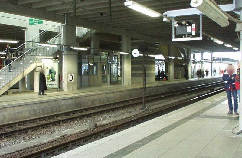 Hbf, Bstg., Gleis 4, 1. Sto.