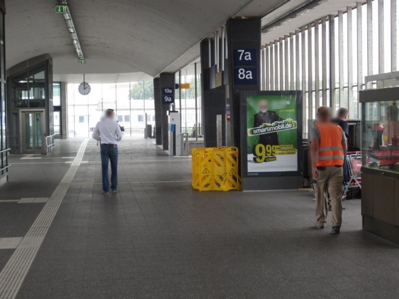 Hbf, Quer-Bstg., Zugang Gl. 7a, re.