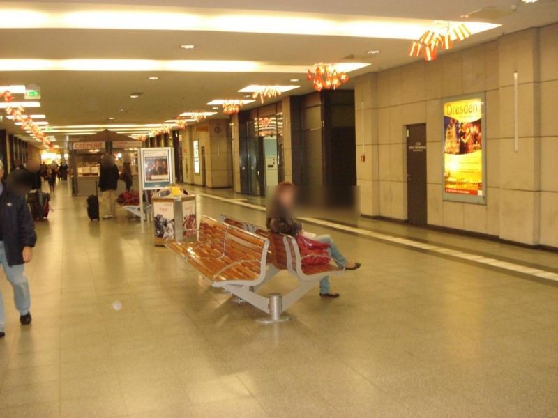 Hbf, Untergeschoss, geg. PH-Zugang, re.