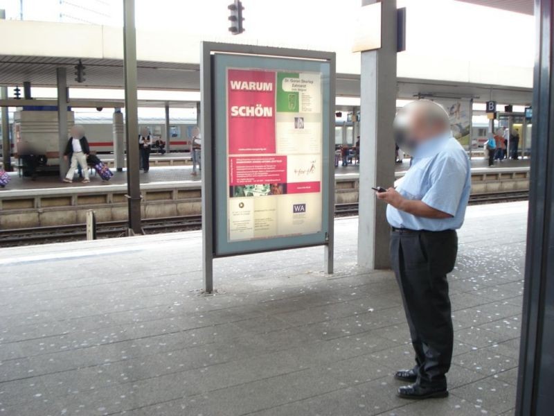 Hbf, Bstg., Gleis 1, Sicht Haupteingang, 2.Sto.