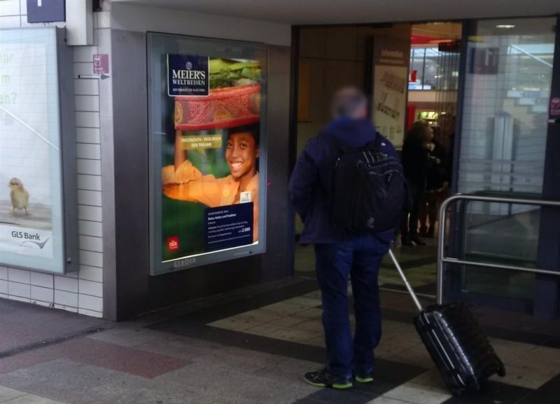 Hbf, Bstg.-Ufg., Zugang Ostmall, li. neben Tür