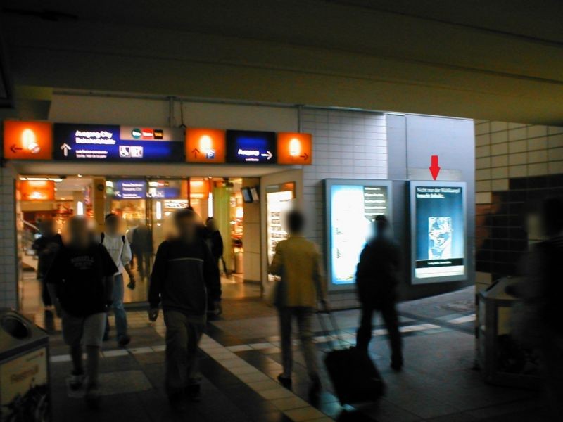 Hbf, Bstg.-Ufg., Zugang Ostmall, re., 2.Sto.