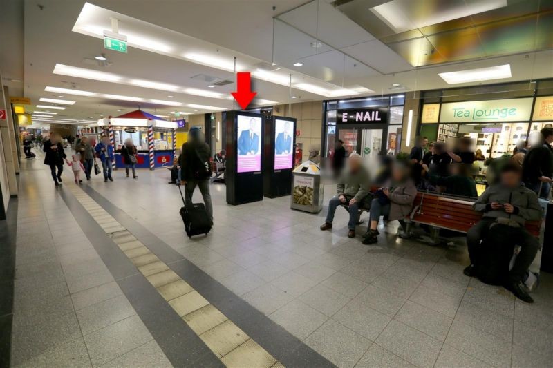 Hbf, östliche Bstg-Ufg. zw. Sitzbänken, 1