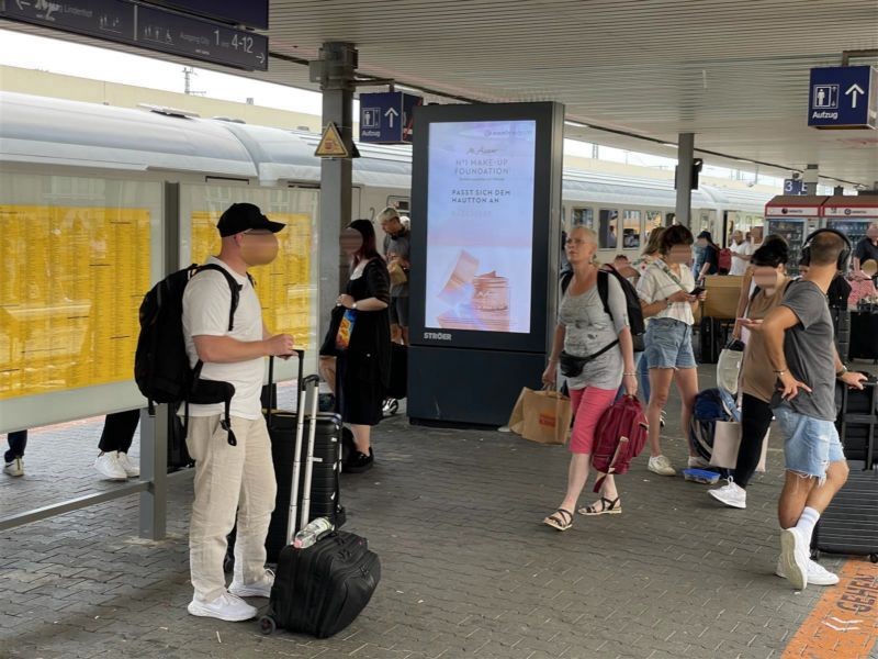 Hbf, Bstg. Gl. 2, 1.Sto. Si. Ri. Aufzug