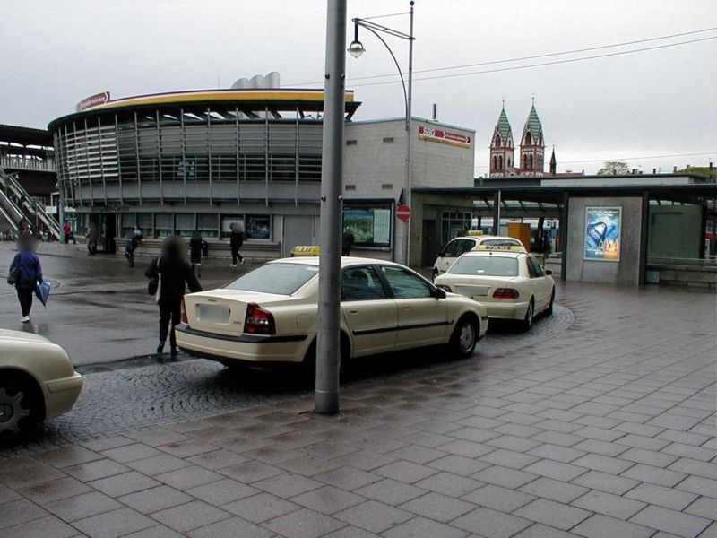 Hbf, Vpl. Am Bus-Bf, Nh. IC Hotel u. PH Zug.