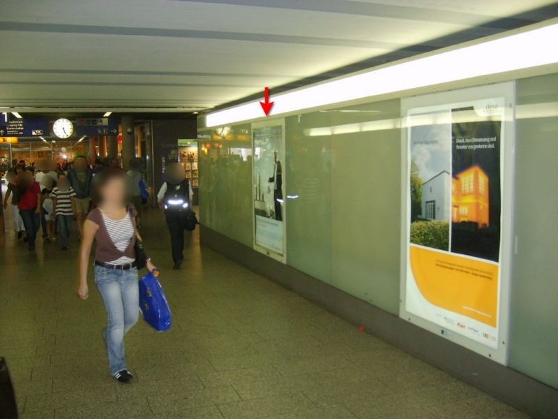 Hbf, Bstg.-Ufg. li. Westausg. zw. Gl. 1+2, 1.Sto.