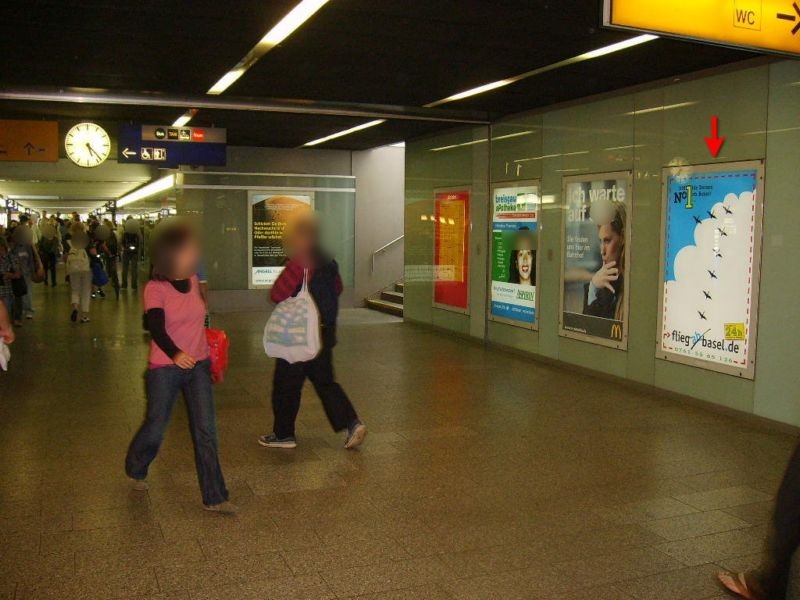 Hbf, südl. Bstg.-Ufg., zw. Gl.1 +Lichthof, 3 Sto.