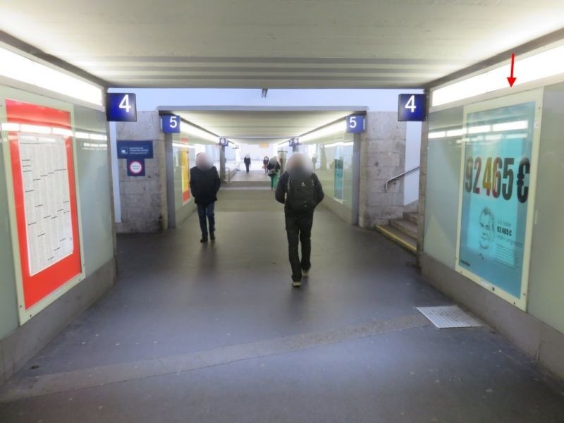 Hbf, Bstg.-Ufg., re. Westausg. zw. Gl. 3+4, 1. Sto