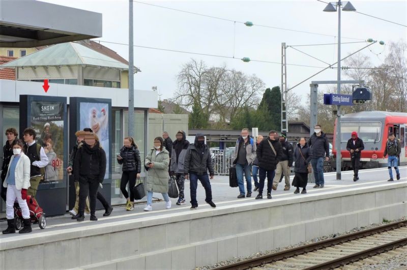 S-Bf Grafing, Bstg., Gleis 1, li.