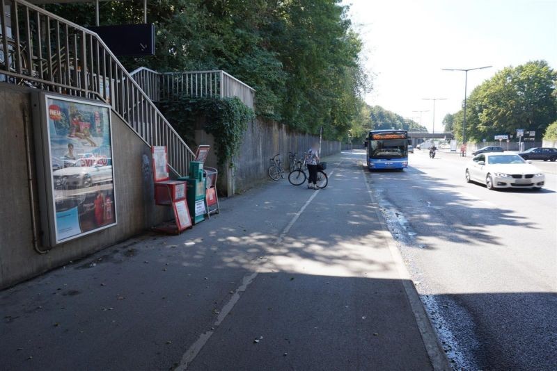 Bergsonstr. li. vom Zug. zum S-Bf Langwied