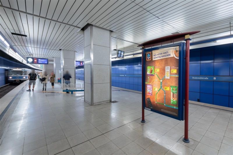 Brudermühlstr./U-Bahnsteig Gleis 1, 2. Sto.