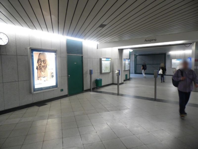 Forstenrieder Allee/Ostkopf geg. Rolltreppe