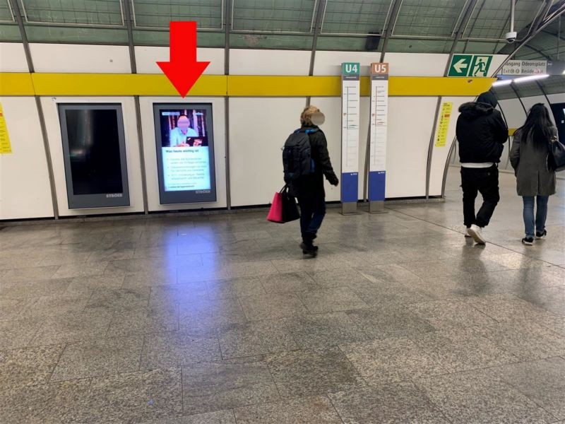 U-Bf Odeonspl.Bstg.U4/U5,geg.Rolltr.Th-Str.re.