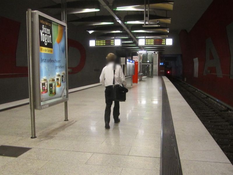 Moosfeld/U-Bahnsteig Gleis 2, 1. Sto.
