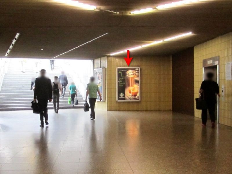 Neuperlach Zentrum/U-Bahn Ausg. PEP re.