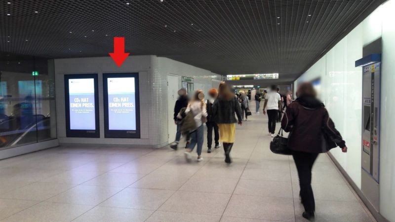 U-Bf Hbf, Sperrengesch., re.nb.Rolltr., 2.Sto. re.