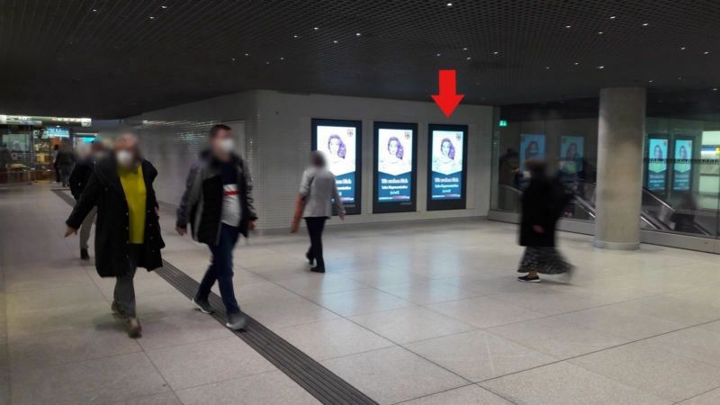 U-Bf Hbf, Sperrengesch., li.nb.Rolltr., 3.Sto. re.