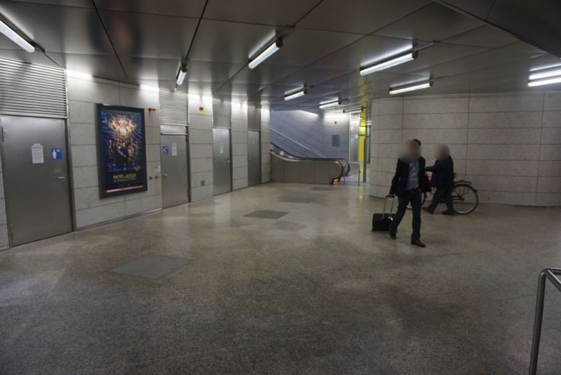 Moosach/ UG1, West-Kopf, Nh. Ausg. DB