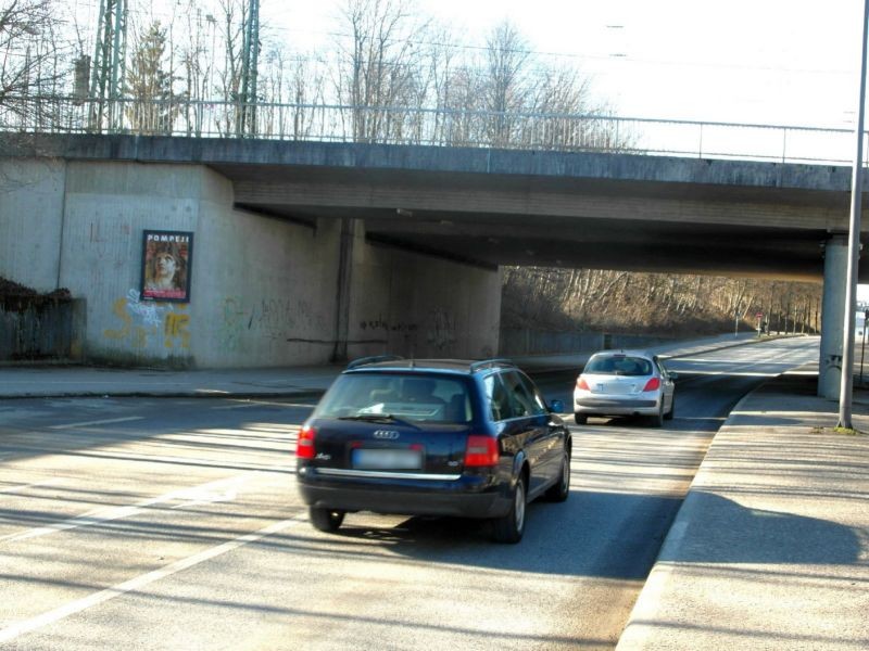 Bergsonstr./DB Brücke saw. li.