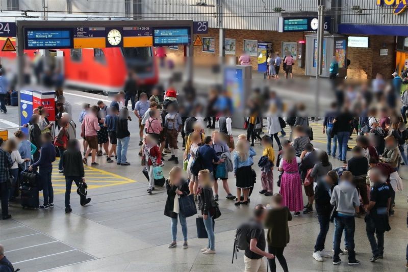 Hbf, Quer-Bstg., Gleisende Gleis 25