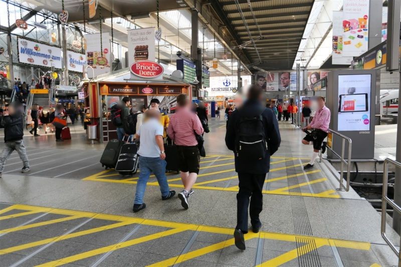 Hbf, Quer-Bstg., Gleisende Gleis 21