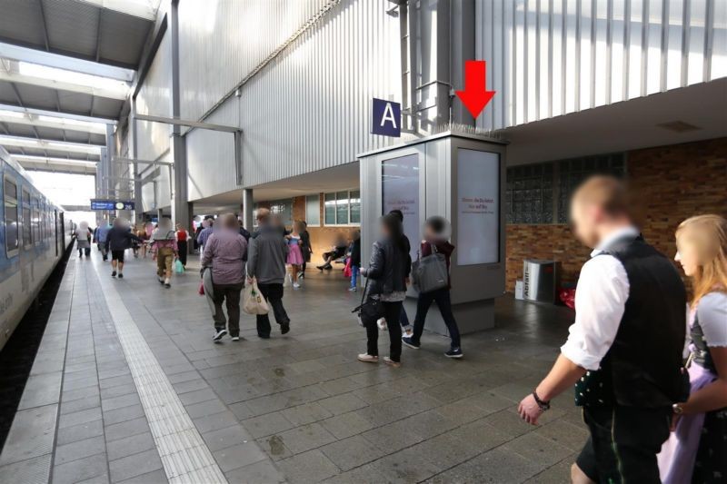 Hbf, Bstg., Gleis 26, Säule 4, rechts