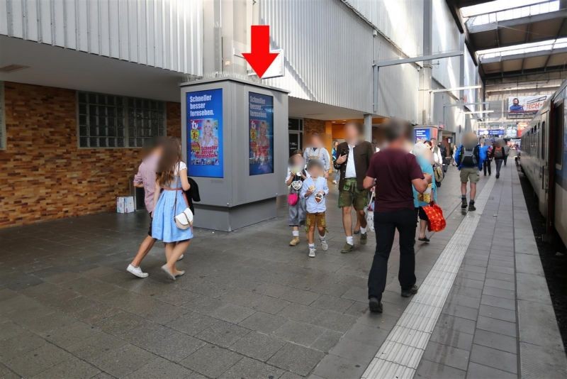 Hbf, Bstg., Gleis 26, Säule 4, mitte