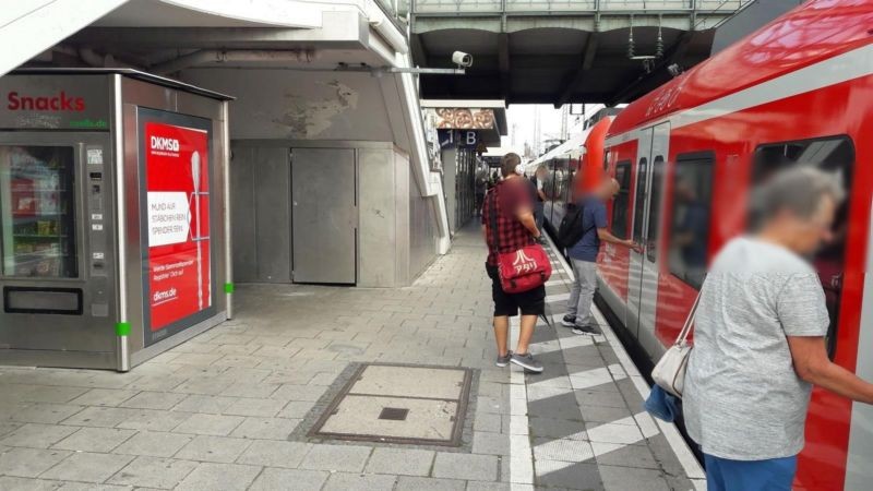 S-Bf Hackerbrücke Gleis 1, Automat
