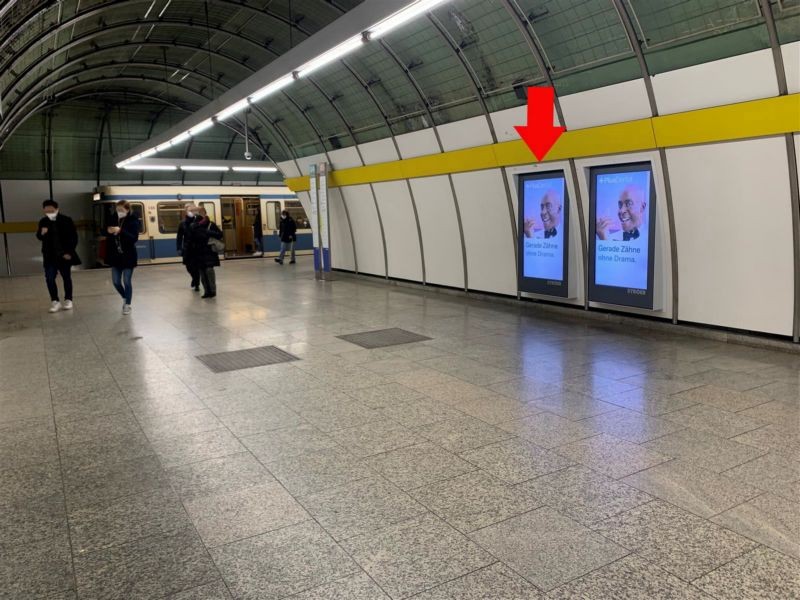 U-Bf Odeonspl.Bstg.U4/U5,geg.Rolltr.M.-Pl.li.