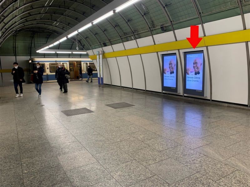 U-Bf Odeonspl.Bstg.U4/U5,geg.Rolltr.M.-Pl.re.