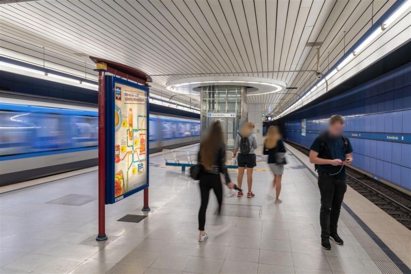 Brudermühlstr./U-Bahnsteig Gleis 1, 1. Sto.