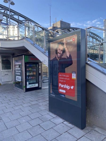 S-Bf Hackerbrücke Bstg. Gleis 1, nb. Treppe