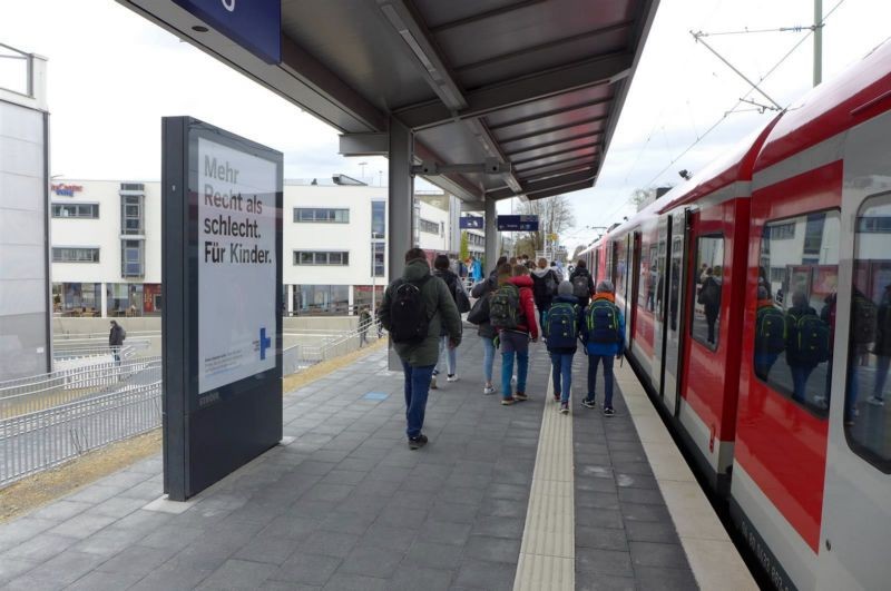 S-Bf Poing, Bstg. Gl. 2 Ri. München 3. Sto.