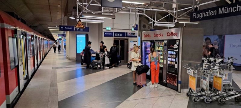 S-Bf Flughafen,Gl.2,Abschn.C,li.neb.Aufzug