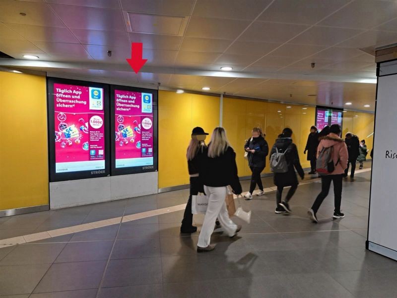 S-Bf Rosenh. Pl., Ausg. Weißenburger Str., 2. StO