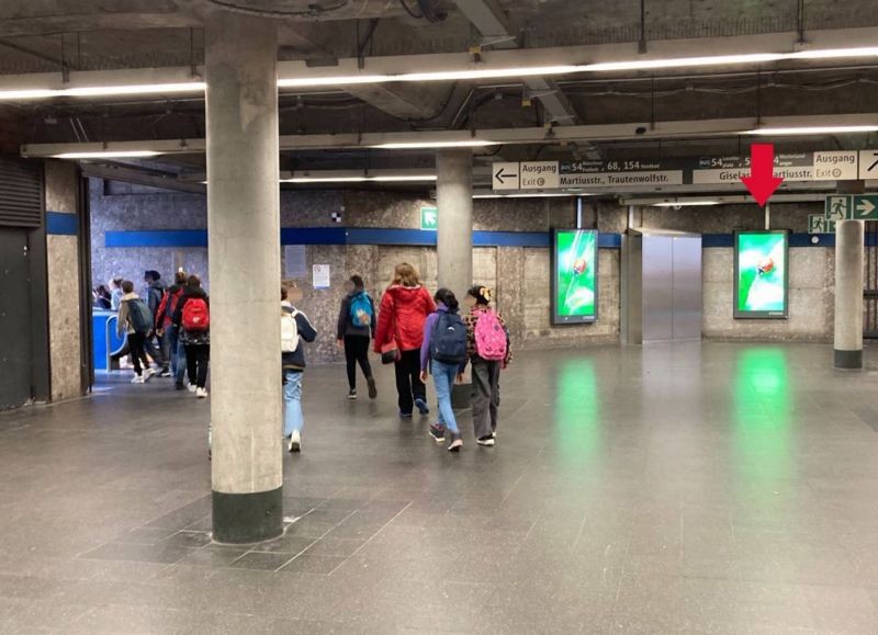 U-Bf Giselastr. Nord, Ausg. Mart.str. re. Sto. NS