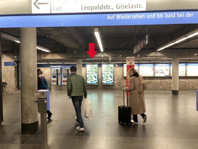 U-Bf Giselastr. Süd, ggü. Treppenabgang, li. Sto.