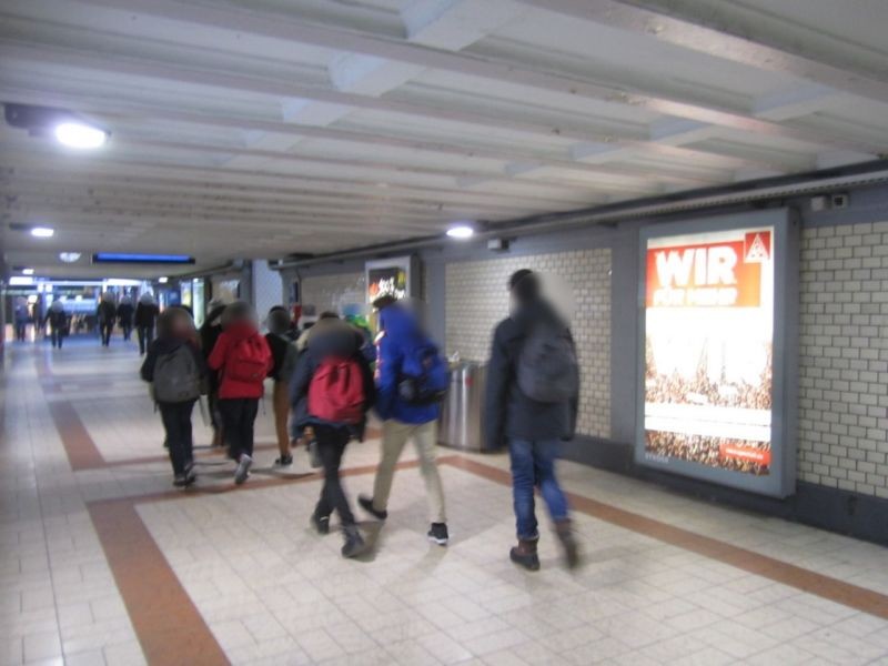 Hbf, Westpassage, Ostwand, 3. Sto.