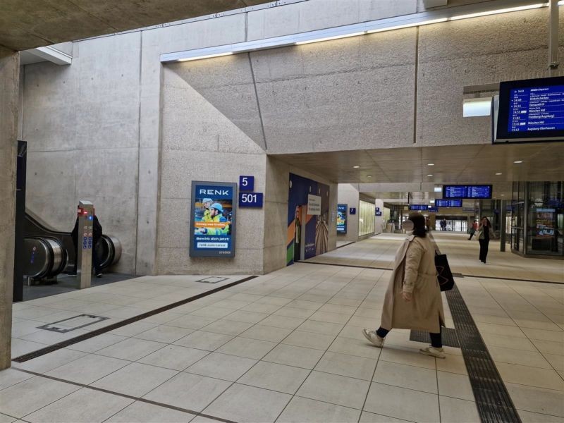 Hbf, li. vor Fahrtr.,Gl.5