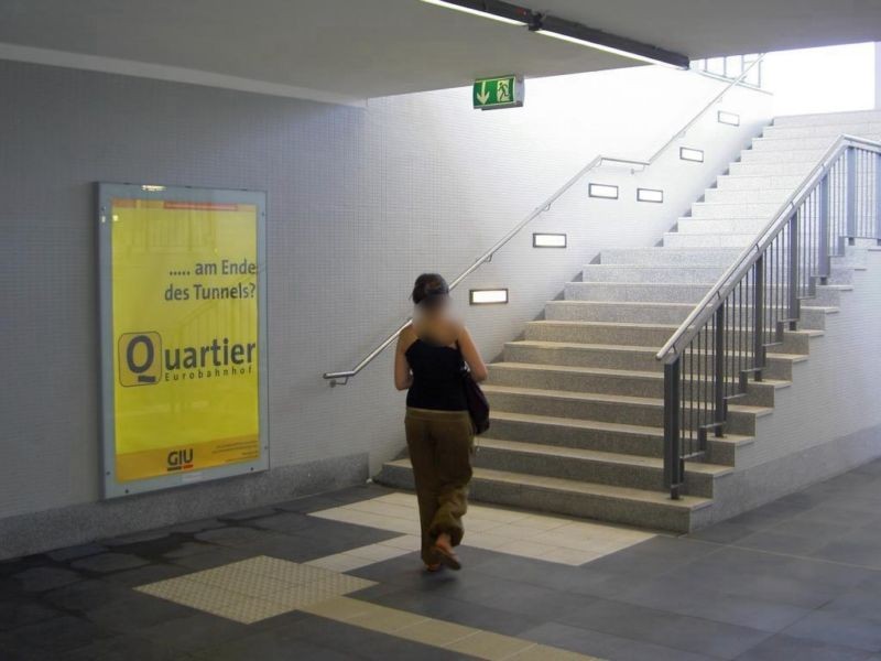 Hbf, Nordausgang, kleine Eingangshalle li.
