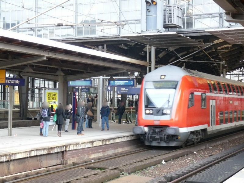S-Bf Friedrichstr.,Regio-Bstg.,Gleis 3, 1. Sto.