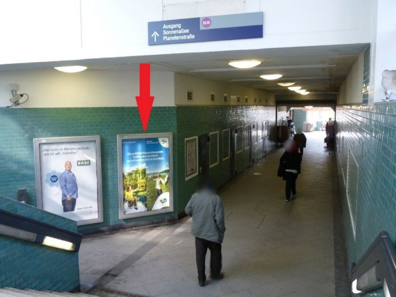 S-Bf Kölln. Heide,Durchg. re. vomFahrstuhl, 2 Sto.